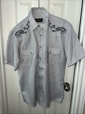 Liquido Gray and White Striped Short-Sleeve Western Shirt